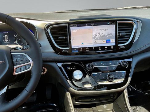 New 2026 Chrysler Pacifica Pinnacle AWD/4WD image 7