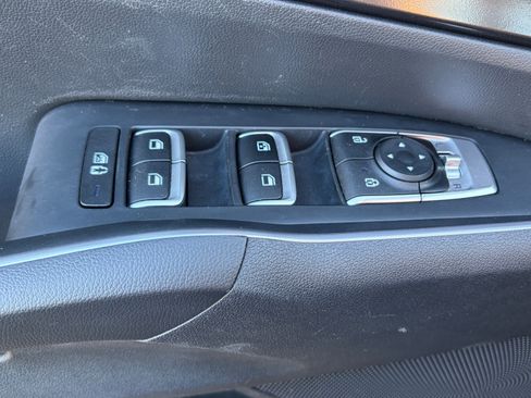 Used 2023 Kia Sorento LX image 8