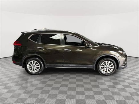Used 2017 Nissan Rogue SV w/ SV Family Package AWD/4WD image 2