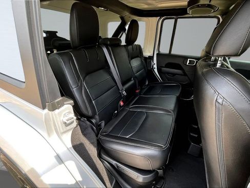 Used 2023 Jeep Wrangler Unlimited Sahara w/ Cold Weather Group AWD/4WD image 25
