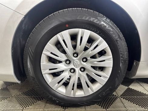 Used 2012 Toyota Camry LE FWD image 10