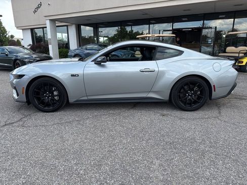 Used 2025 Ford Mustang GT Premium RWD image 6