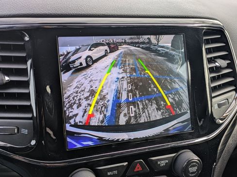 Used 2019 Jeep Grand Cherokee Altitude image 19