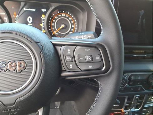 New 2026 Jeep Gladiator Rubicon w/ Technology Group AWD/4WD image 21