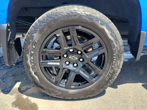 Used 2025 Chevrolet Silverado 1500 LT Trail Boss w/ Convenience Package II AWD/4WD image 5