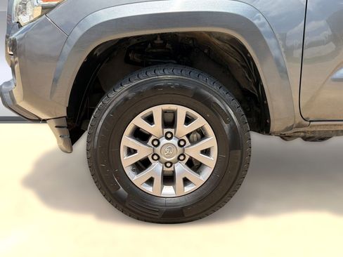 Used 2016 Toyota Tacoma SR5 w/ SR5 Appearance Package (SN) AWD/4WD image 11
