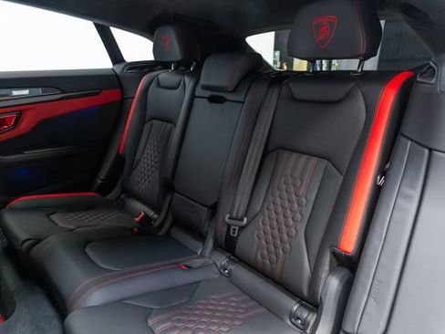Used 2025 Lamborghini Urus SE AWD/4WD image 54