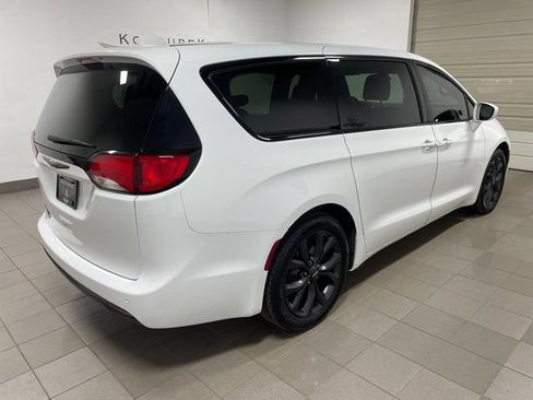 Used 2019 Chrysler Pacifica Touring Plus w/ S Appearance Package FWD image 6