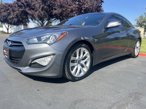 Used 2015 Hyundai Genesis 3.8 image 7