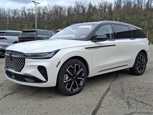 Used 2024 Lincoln Nautilus Reserve w/ Equipment Group 203A image 3