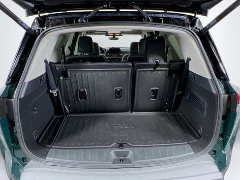 Used 2025 Nissan Pathfinder Platinum AWD/4WD image 25