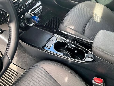 Used 2021 Toyota Prius Prime LE image 19