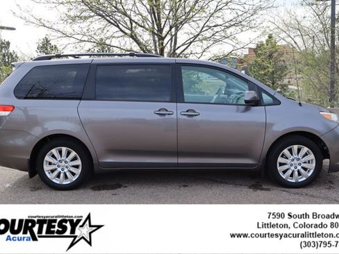 Used 2011 Toyota Sienna XLE w/ Entertainment Pkg AWD/4WD image 7