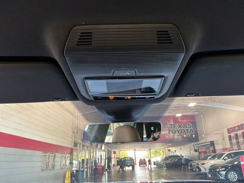 Used 2026 Volkswagen Atlas Cross Sport SE FWD image 17