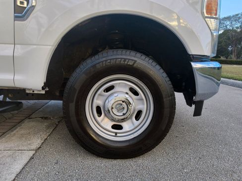 Used 2022 Ford F250 XL w/ Power Equipment Group image 42