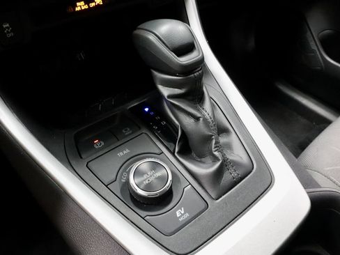Used 2024 Toyota RAV4 XLE AWD/4WD image 31
