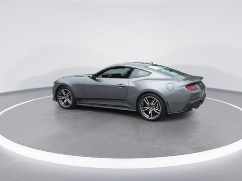 Used 2025 Ford Mustang Coupe RWD image 8