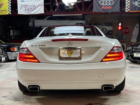 Used 2015 Mercedes-Benz SLK 250 w/ Premium Package image 8
