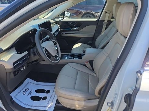 Used 2023 Lincoln Corsair FWD image 10