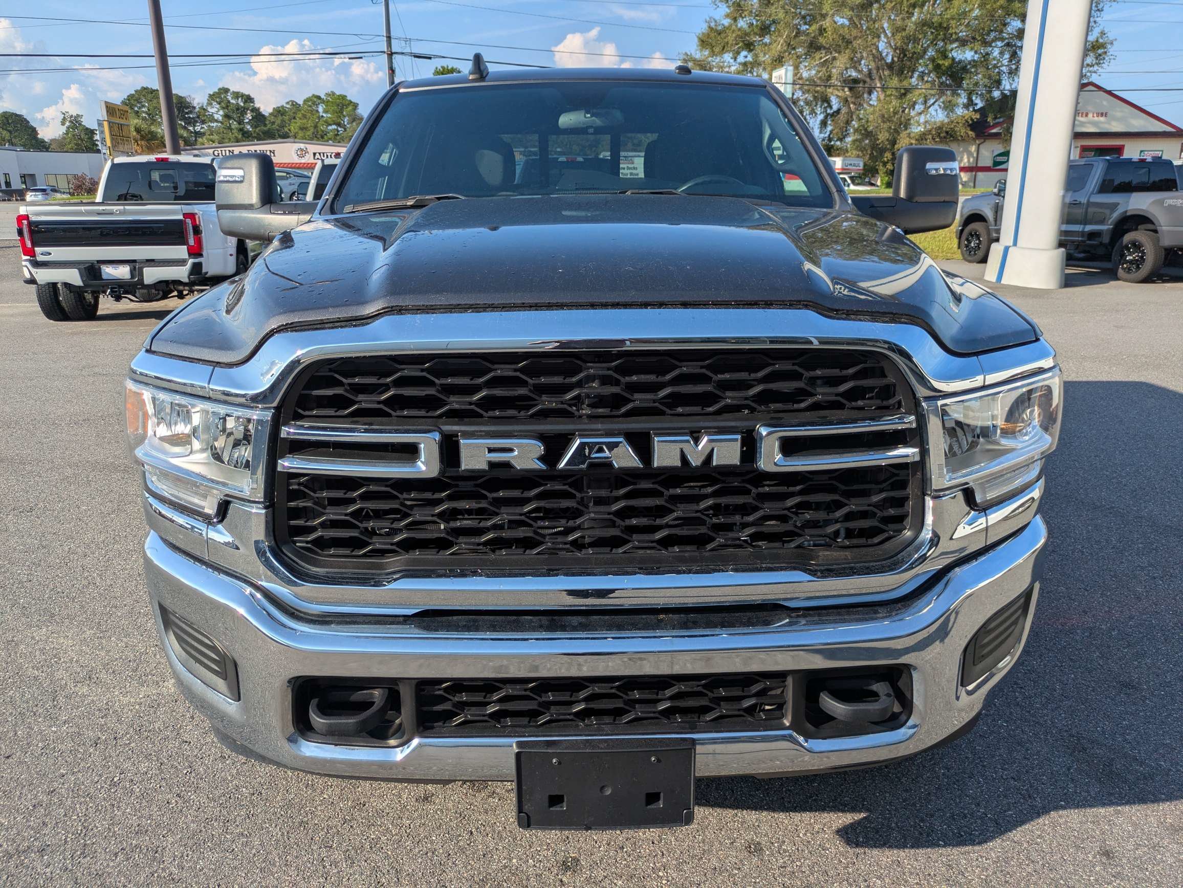 Used 2024 RAM 2500 Tradesman w/ Chrome Appearance Group AWD/4WD image 8