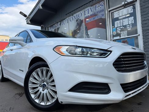 Used 2016 Ford Fusion SE FWD image 1