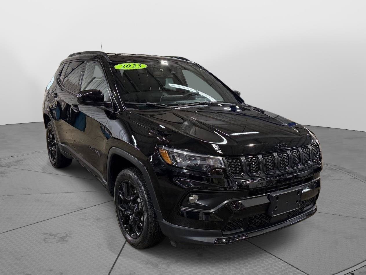 Used 2023 Jeep Compass Latitude AWD/4WD image 5