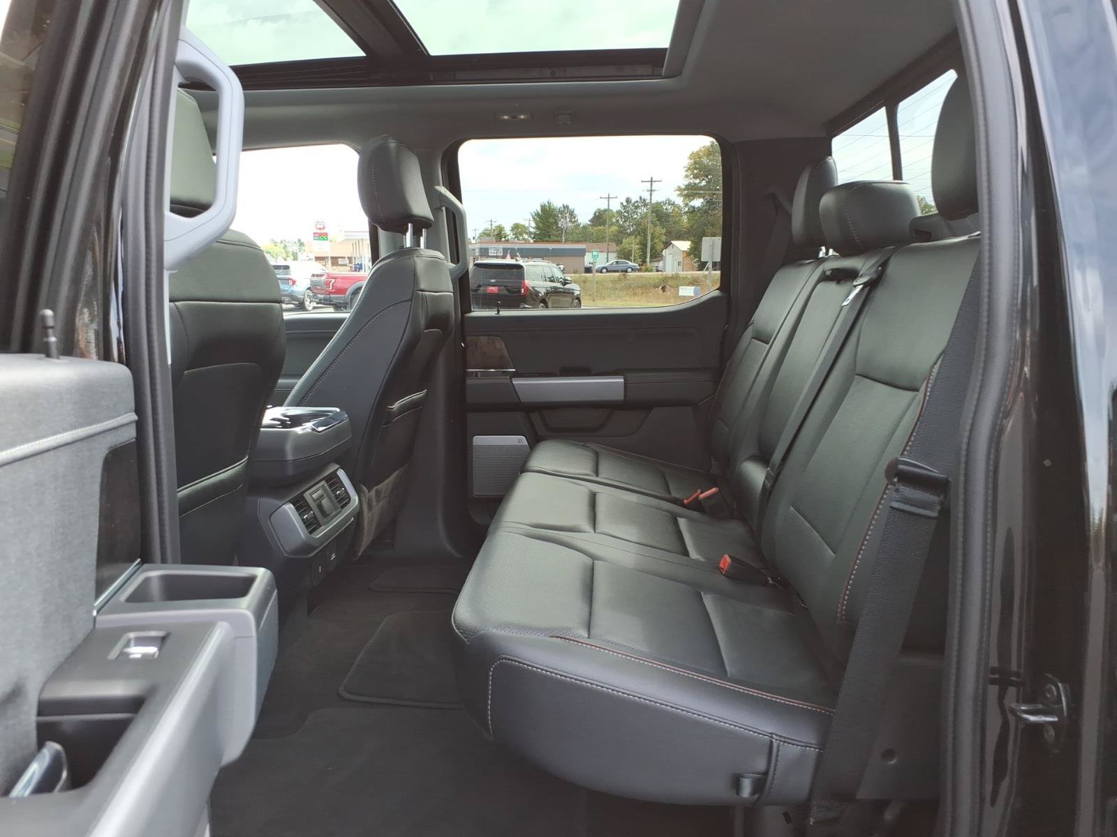 Used 2022 Ford F150 Lariat w/ Equipment Group 502A High AWD/4WD image 14