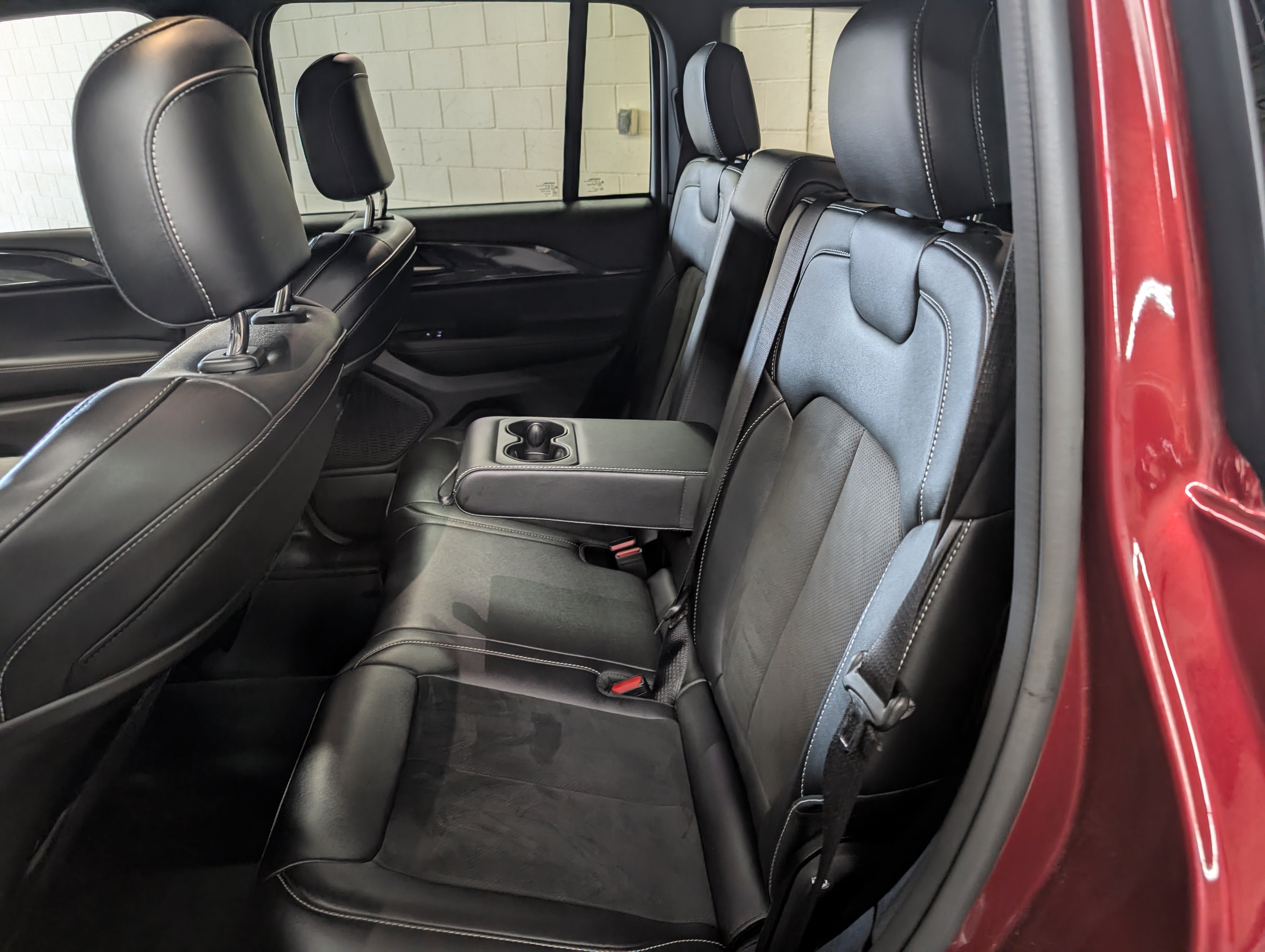 Used 2023 Jeep Grand Cherokee Altitude AWD/4WD image 7