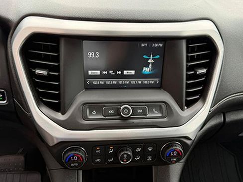 Used 2017 GMC Acadia SLE AWD/4WD image 18