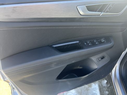 Certified 2025 Volkswagen Atlas Cross Sport SE w/ Panoramic Sunroof Package image 13