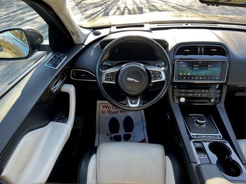 Used 2017 Jaguar F-PACE R-Sport image 32