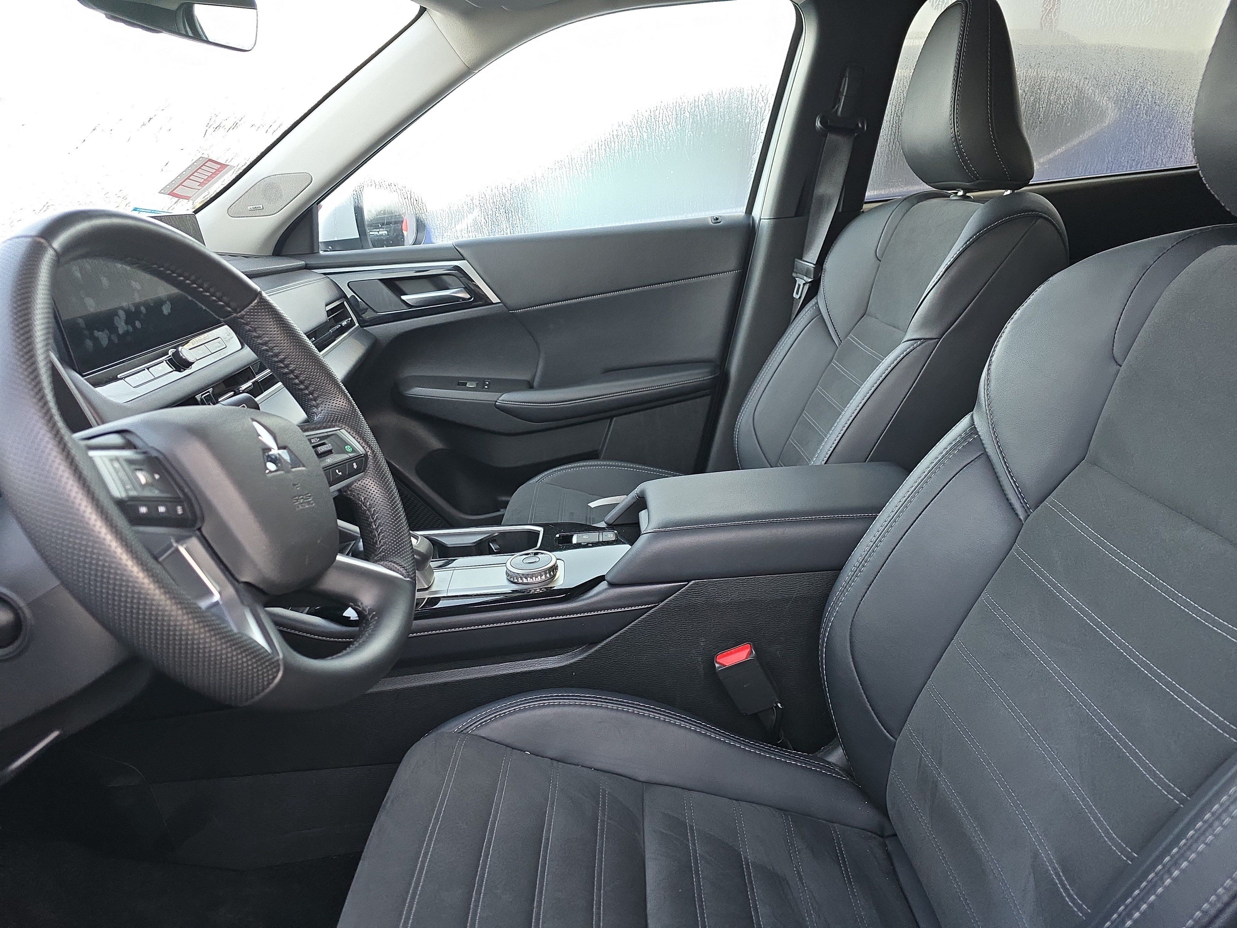 Used 2025 Mitsubishi Outlander SE AWD/4WD image 12