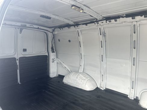Used 2020 Chevrolet Express 2500 w/ Communications Package RWD image 17