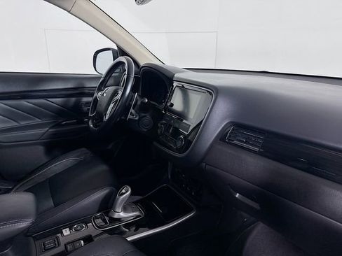 Used 2018 Mitsubishi Outlander GT image 29