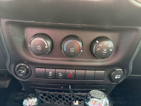Used 2018 Jeep Wrangler Unlimited Sport S AWD/4WD image 33