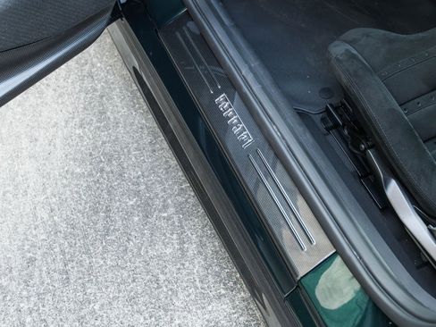 Used 2022 Ferrari 812 Competizione image 25