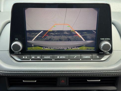 Used 2024 Nissan Rogue SV w/ SV Premium Package FWD image 24
