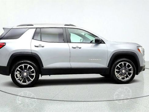 Used 2026 GMC Terrain Elevation w/ Elevation Premium Package FWD image 4