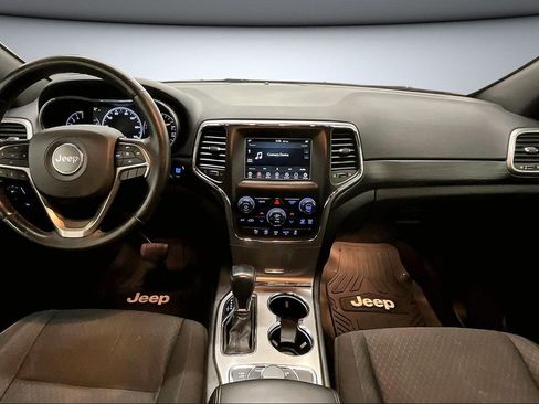 Used 2020 Jeep Grand Cherokee Laredo AWD/4WD image 7