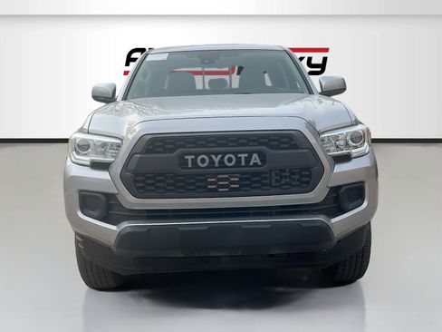 Used 2022 Toyota Tacoma SR AWD/4WD image 2