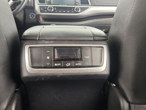 Used 2018 Toyota Highlander XLE image 20