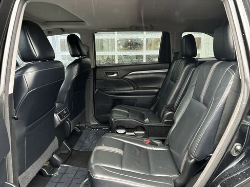 Used 2017 Toyota Highlander SE image 6