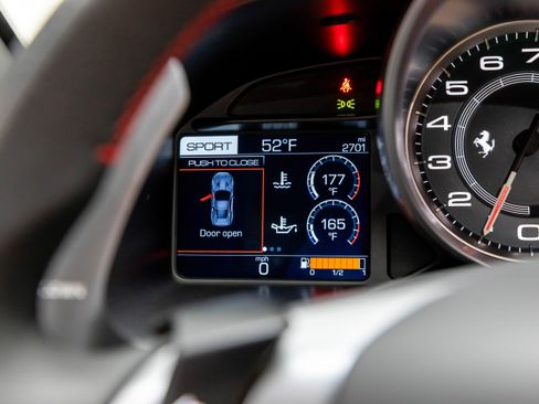 Used 2019 Ferrari Portofino image 27