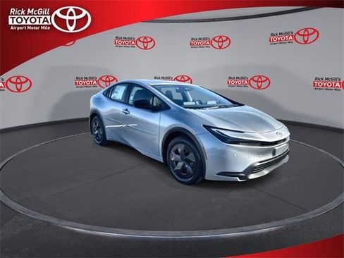 New 2026 Toyota Prius LE image 2