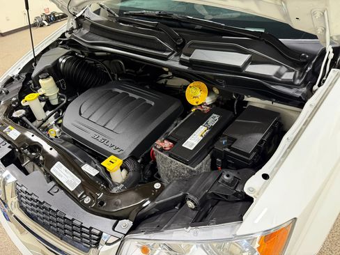 Used 2019 Dodge Grand Caravan SE FWD image 53