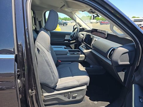 Used 2025 Ford Expedition Active AWD/4WD image 11