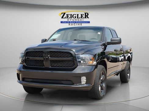 Used 2019 RAM 1500 Express w/ Express Value Package AWD/4WD image 3
