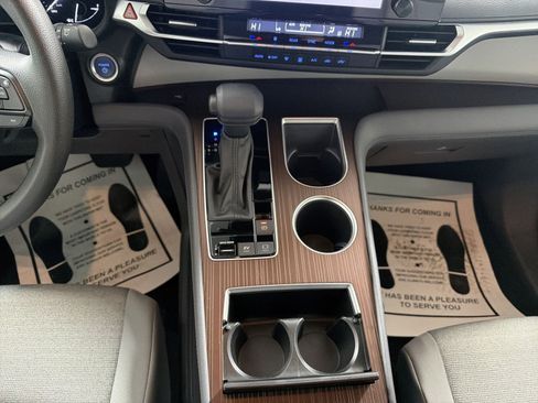 Used 2024 Toyota Sienna LE image 21