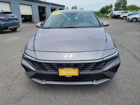 Used 2024 Hyundai Elantra SEL FWD image 3