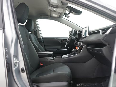 Used 2025 Toyota RAV4 LE AWD/4WD image 13